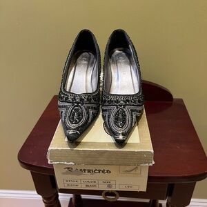 Three inch heel restricted Delhi pump